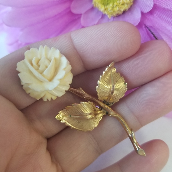 Wonderful VTG Ivory Rose Brooch - Picture 7 of 8
